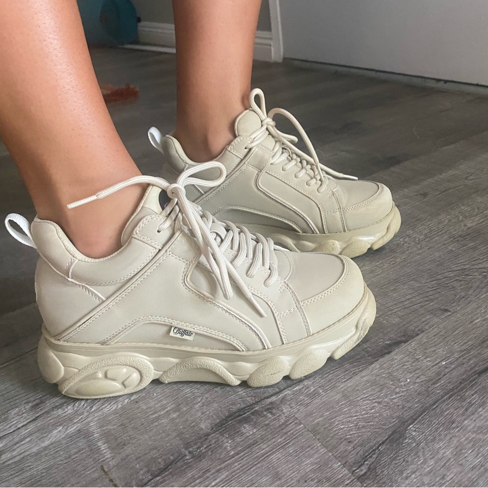 Buffalo London Sneakers